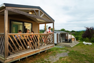 COTTAGE EVASION — 6