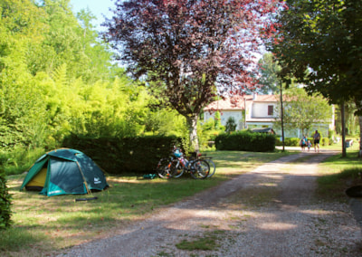 Camping pitch for cyclists with tent