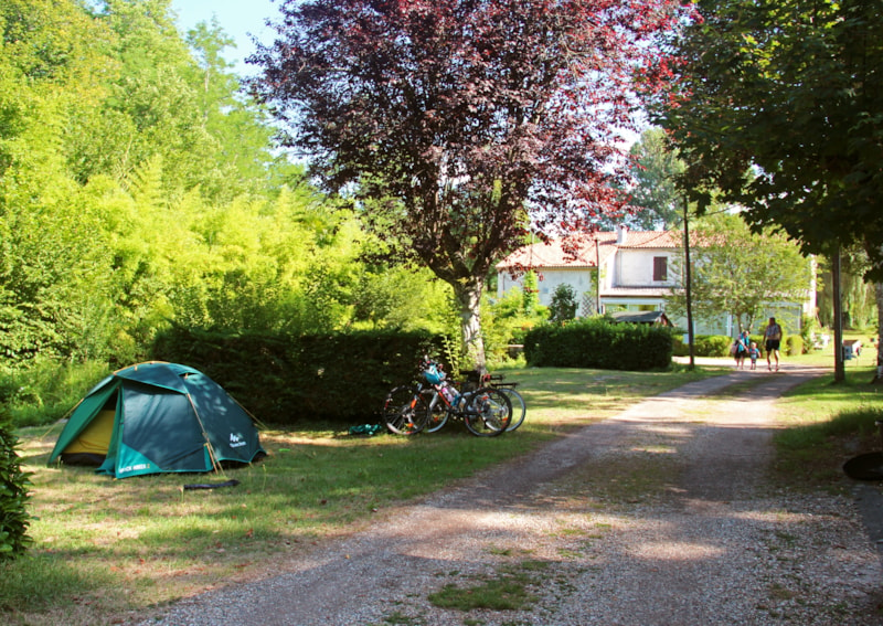 Stellplatz für Radfahrer mit Zelt