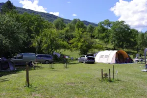 Emplacement - Package pitch + 1 vehicle - Camping Le Moulin
