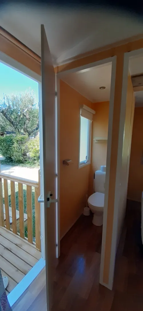 Accommodation - Mobile Home + Half-Covered Terrace - image n°9 - Camping Le Moulin