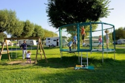 Camping LE VIEUX BERGER - image n°16 - Roulottes