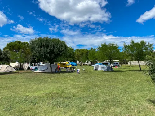 Pitch - Pitch Package (100M²) - image n°4 - Camping Le Bardou