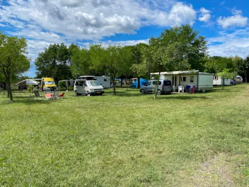 Pitch - Pitch Package (100M²) - image n°5 - Camping Le Bardou