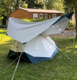 Mietunterkunft - Le Prêt A Camper 2 Personnes - Camping A l'Ombre des Tilleuls