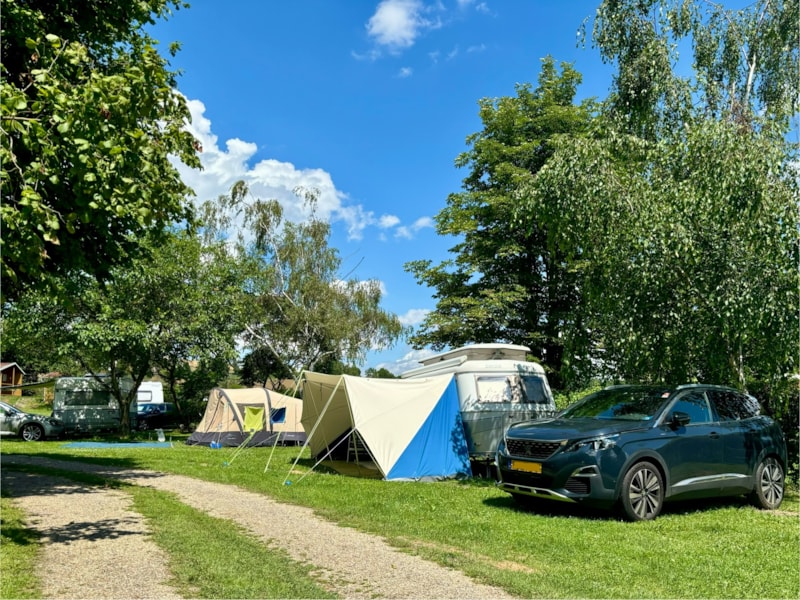 Standplaats (camper/auto+caravan/auto+grote tent)