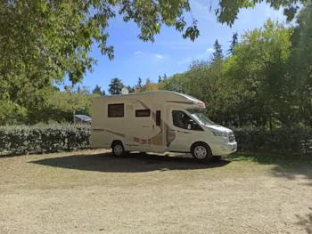 Stellplatz - Pauschale Stellplatz 2 Personen  + 1 Fahrzeug + Elektrizität 10 A - Camping Le Moulin à Vent