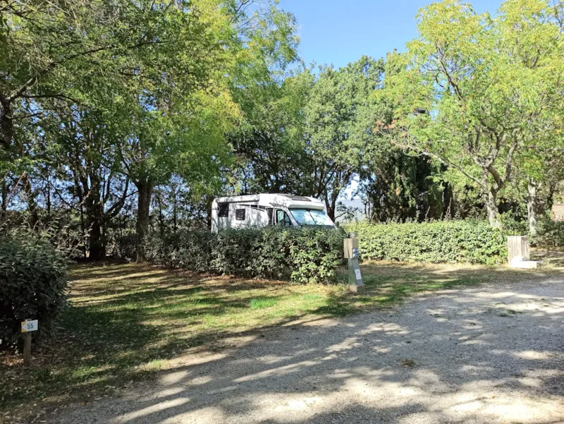 Emplacement Confort 1 Personne + 1 Véhicule + Électricité 10 A