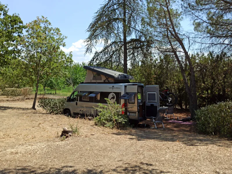 Emplacement Confort 1 Personne + 1 Véhicule + Électricité 10 A