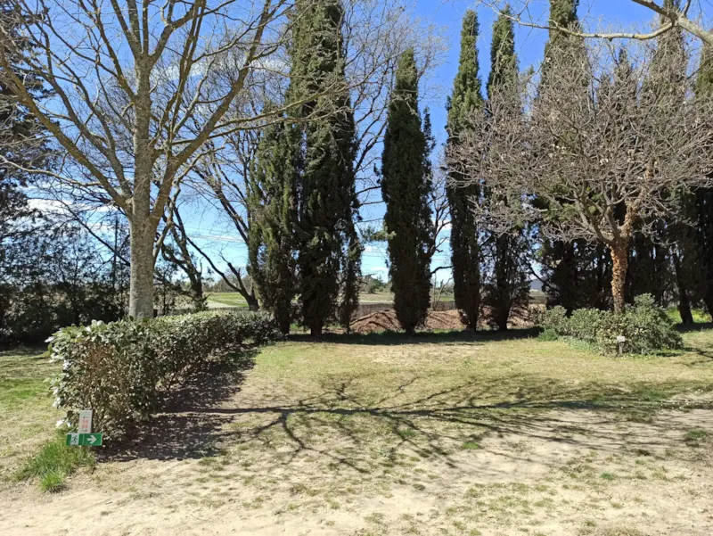 Emplacement Confort 2 Personnes + 1 Véhicule + Électricité 10 A