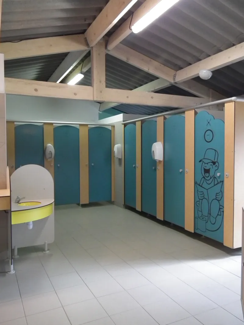 Emplacement Confort 2 Personnes + 1 Véhicule + Électricité 10 A