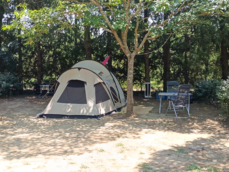 Emplacement Confort 2 Personnes + 1 Véhicule + Électricité 10 A