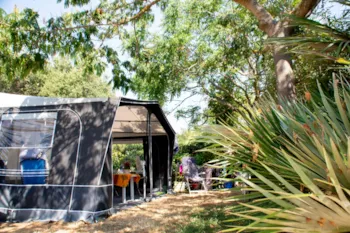 Stellplatz - Stellplatz Standard : Stellplatz + 1 Auto + Strom 6A - Camping Au Paradis des Campeurs