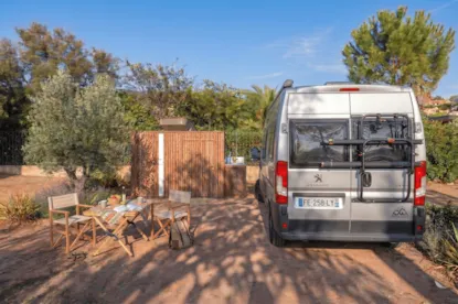 Luxury Comfort Pitch :  1 Vehicle + 10A Electricity Supply, 2–6 People