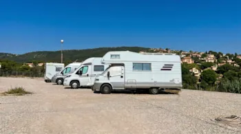 Stellplatz - Wohnmobilstellplatz: Stellplatz + Fahrzeug + Strom 6A - Camping Au Paradis des Campeurs