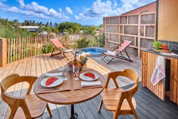 Mietunterkunft - Lodge Praia Privates Spa Für 1–2 Personen - Camping Au Paradis des Campeurs