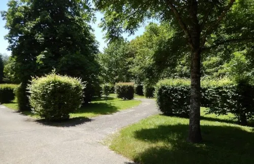 Emplacement - Forfait Randonneur Ou Cycliste 1 Personne - image n°4 - Camping Les Genêts