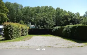 Emplacement - Emplacement Caravane double essieux avec électricité - Camping Les Genêts
