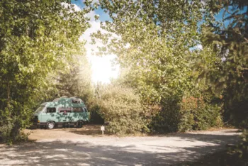 Stellplatz - Stellplatz Komfort - Camping Ferme Pédagogique de Prunay