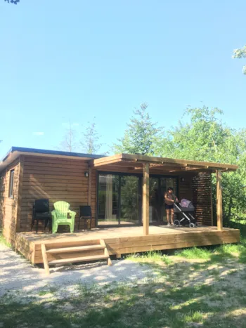 Mietunterkunft - Gamme Family Chalet Portland- Grande Baie Vitrée Pour Accéder À La Terrasse : Luminosité Garantie! - Camping Ferme Pédagogique de Prunay