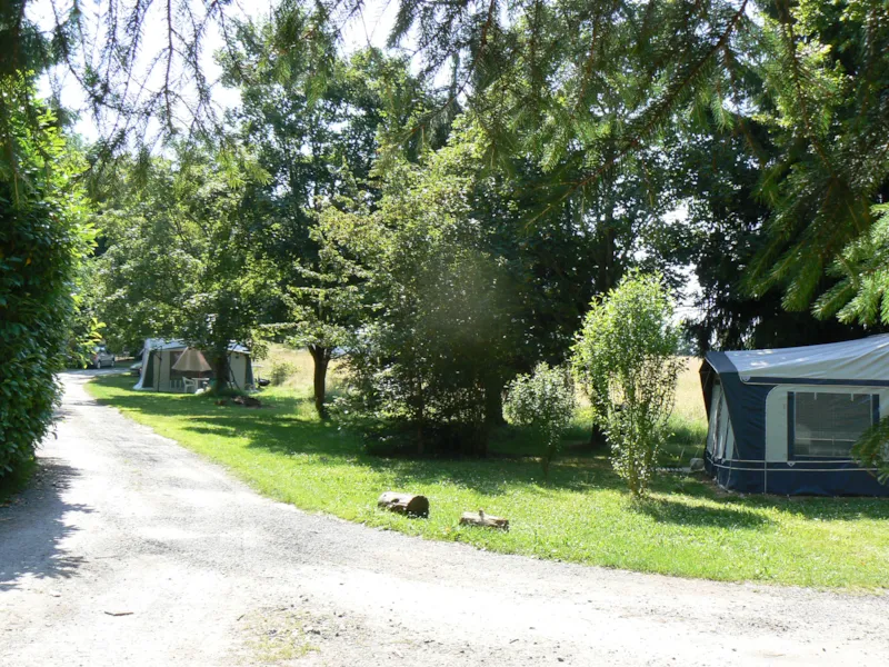 Forfait : Emplacement + 1 Voiture + 1 Tente Ou Caravane