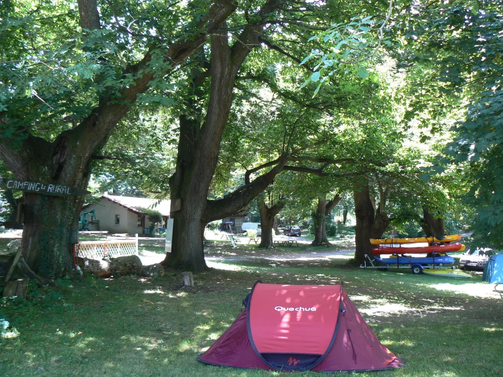 Emplacement - Forfait : Emplacement + 1 Voiture + 1 Tente Ou Caravane - Camping Le Rural