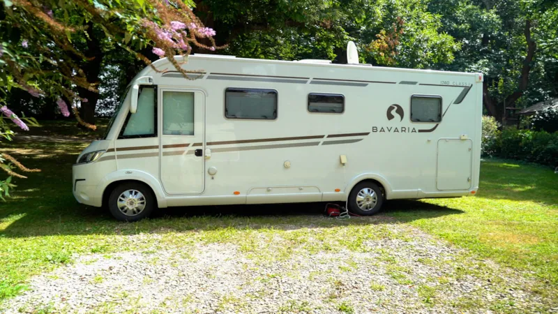 Forfait : Emplacement + 1 Voiture + 1 Tente Ou Caravane