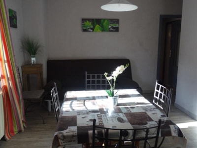 2-bedroom air-conditioned apartment — 1