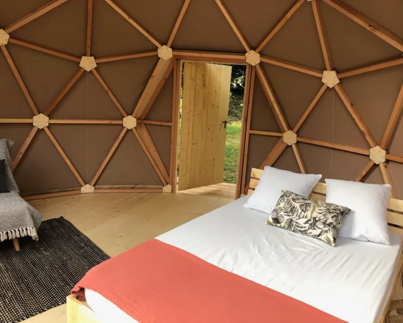 Nouveauté : Un Dôme Géodésique Pour Une Immersion Nature Avec Le Ciel Étoilé Pour Décor Nocturne