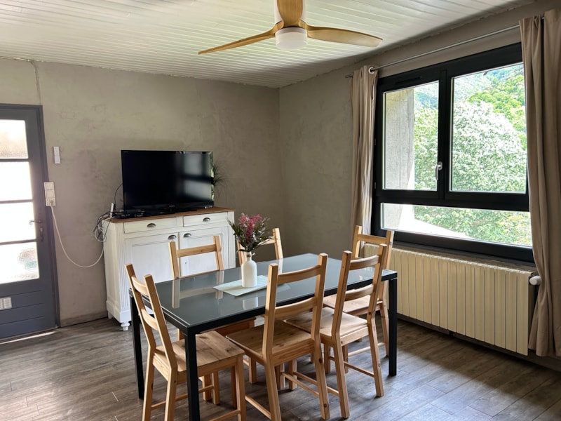 2-bedroom air-conditioned apartment