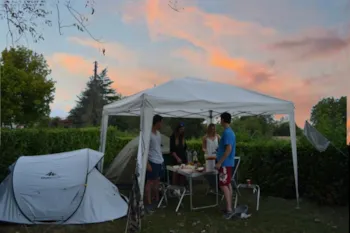 Stellplatz - Pauschale Stellplatz Zelt Ohne Strom - Village Vacances Camping Du Lac