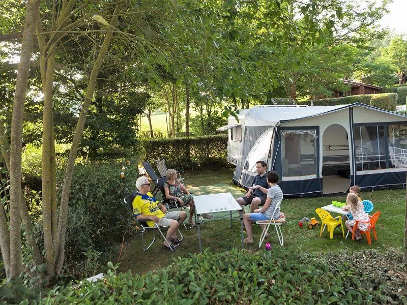 Emplacement Camping (Électricité En Option)