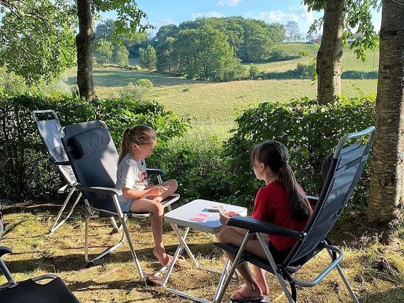 Emplacement Camping (Électricité En Option)