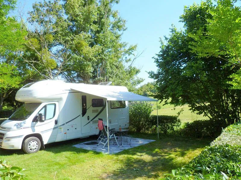 Emplacement Camping (Électricité En Option)