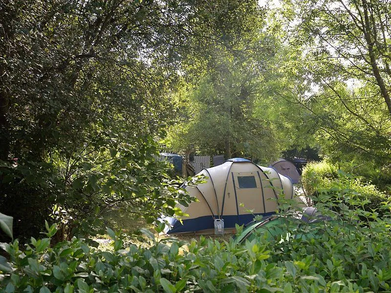 Emplacement Camping (Électricité En Option)