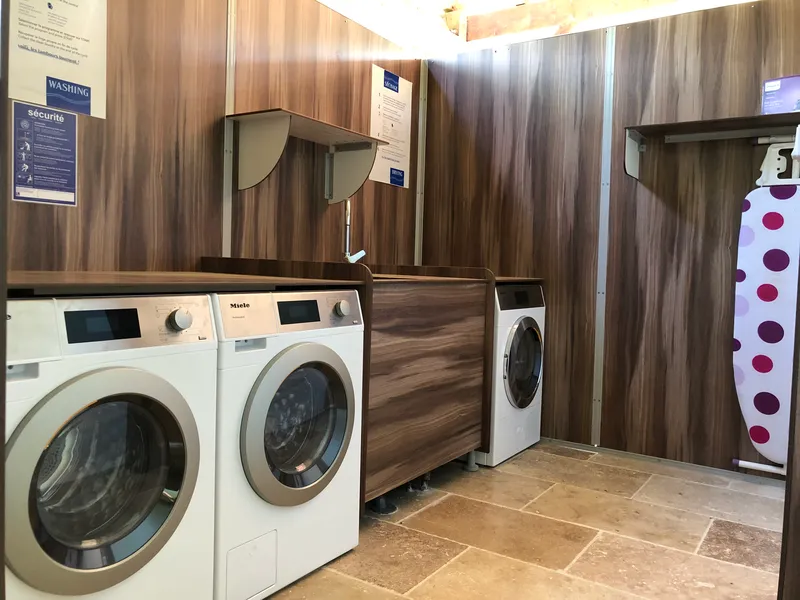 Emplacement Camping (Électricité En Option)