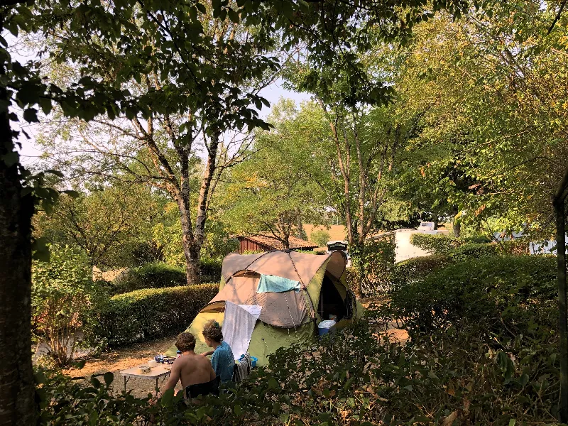 Emplacement Camping (Électricité En Option)