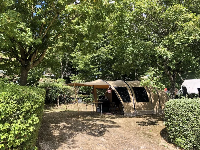 Emplacement Camping (Électricité En Option)