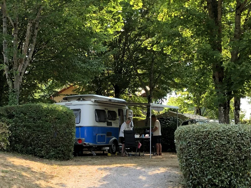 Emplacement Camping (Électricité En Option)
