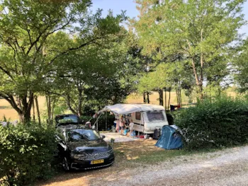 Stellplatz - Campingplatz (Strom Optional) - Camping PRE FIXE