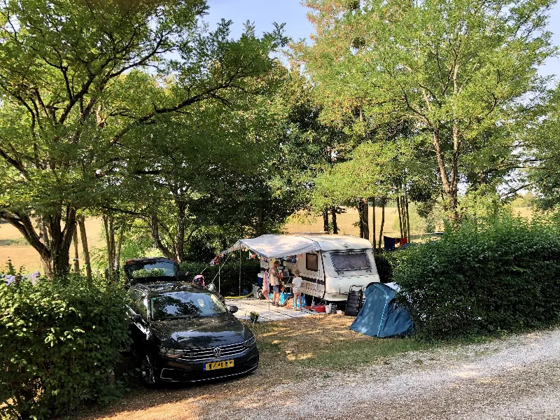 Emplacement Camping (Électricité En Option)