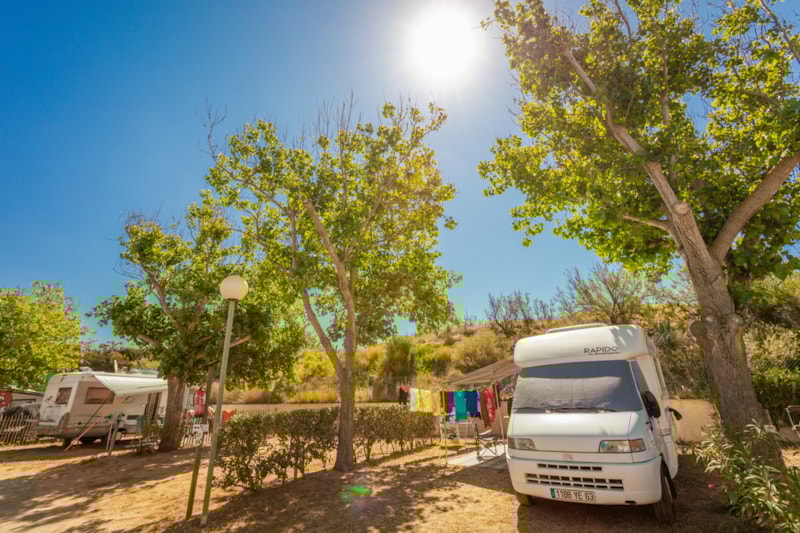 Stellplätze Zelte Wohnwagen und Wohnmobile - 90m²