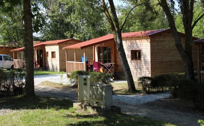 Chalet Confort 35M² 2 Chambres - Climatisation + Tv + Terrasse Couverte