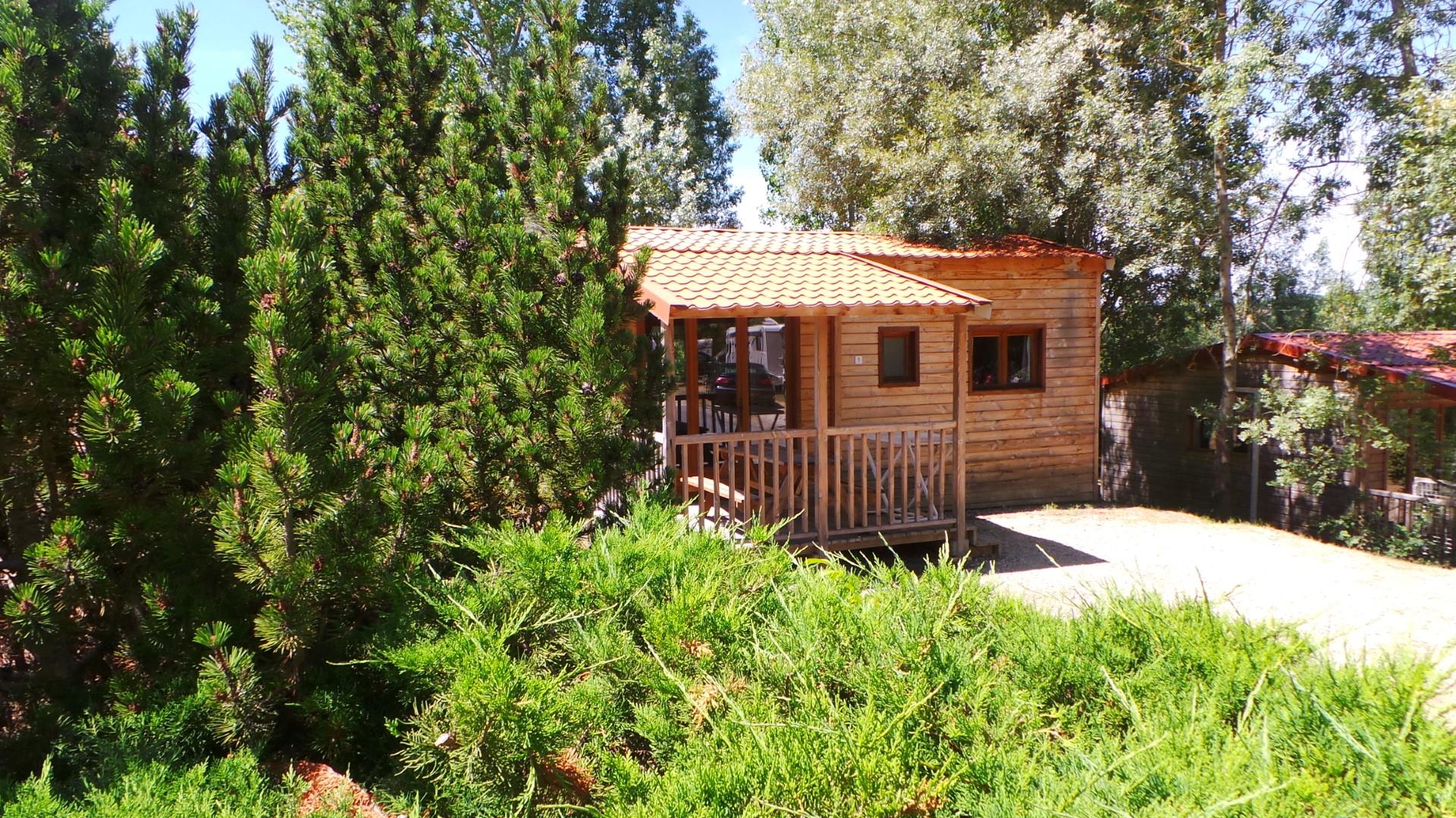 Location - Chalet Confort 35M² 2 Chambres - Climatisation + Tv + Terrasse Couverte - Camping du Lac de la Thésauque
