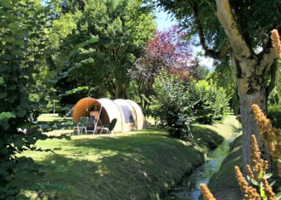 Camping pitch 100m² + 1 car + electricity 10A
