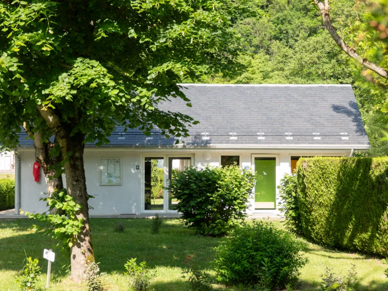 Emplacement Camping  100M² + 1 Voiture + Électricité 10A