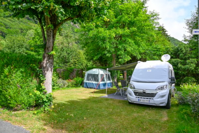 Camping pitch 100m² + 1 car + electricity 10A