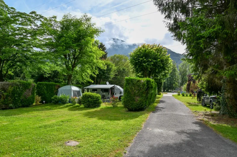 Emplacement Camping  100M² + 1 Voiture + Électricité 10A