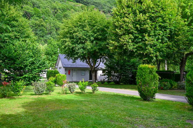 Emplacement Camping  100M² + 1 Voiture + Électricité 10A