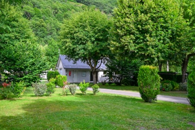 Camping pitch 100m² + 1 car + electricity 10A